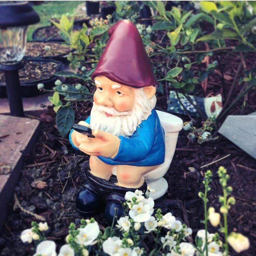 Sylpha - Sød miniature havegnom figur i harpiks til sjov og humoristisk havedekoration