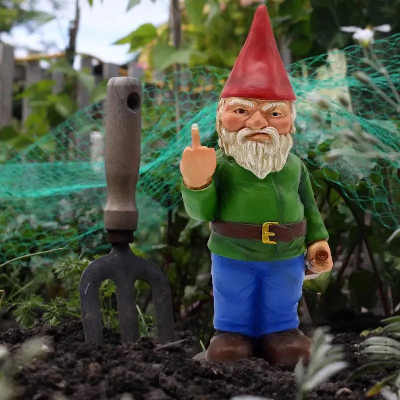 Cypria - Sjov Beruset Nisse Statue med Midterste Finger til Have og Græsplæne
