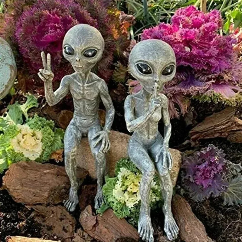 Aethra - Mystisk fremmedharpiksbillede med UFO til unik havedekoration