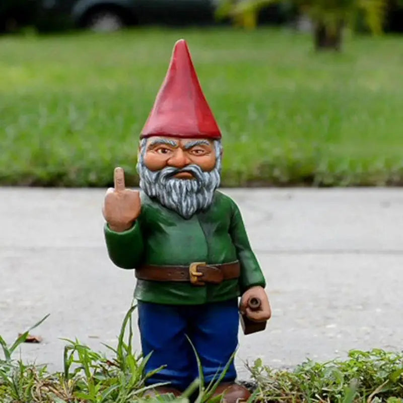 Cypria - Sjov Beruset Nisse Statue med Midterste Finger til Have og Græsplæne