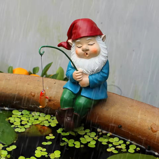 Ligeia - Charmerende Gnomfigur med Stok til Indendørs og Have Dekoration