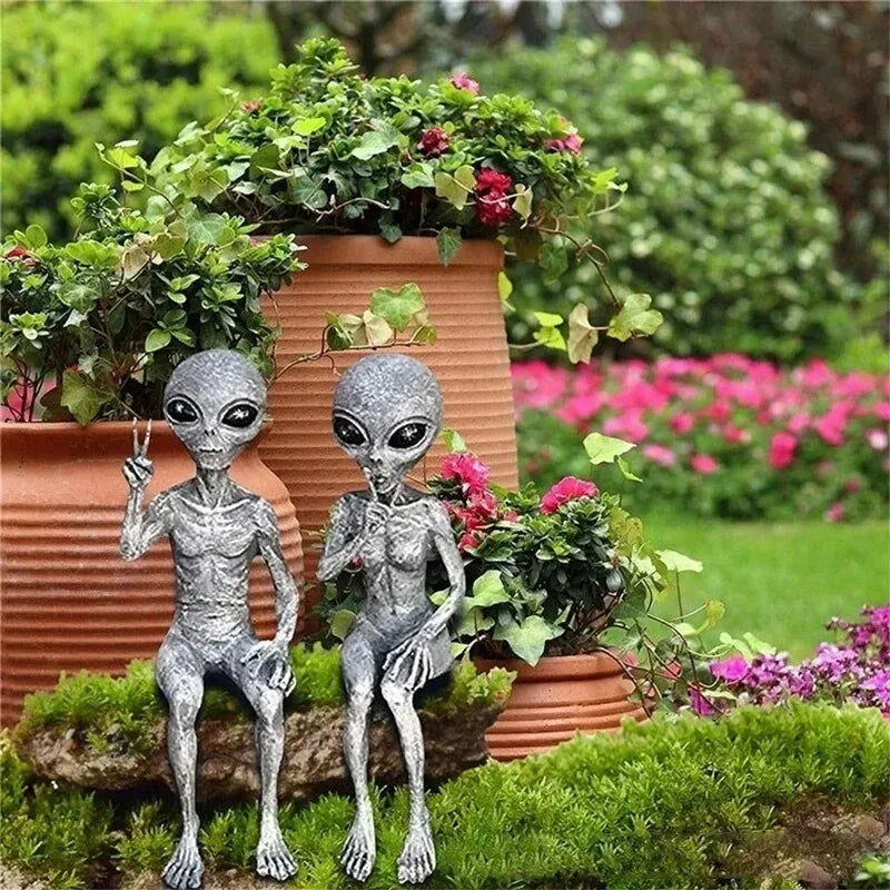 Aethra - Mystisk fremmedharpiksbillede med UFO til unik havedekoration