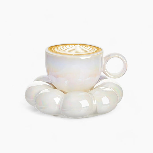 Elegant solsikkekop med blomsterprint perfekt til en smuk morgenmad