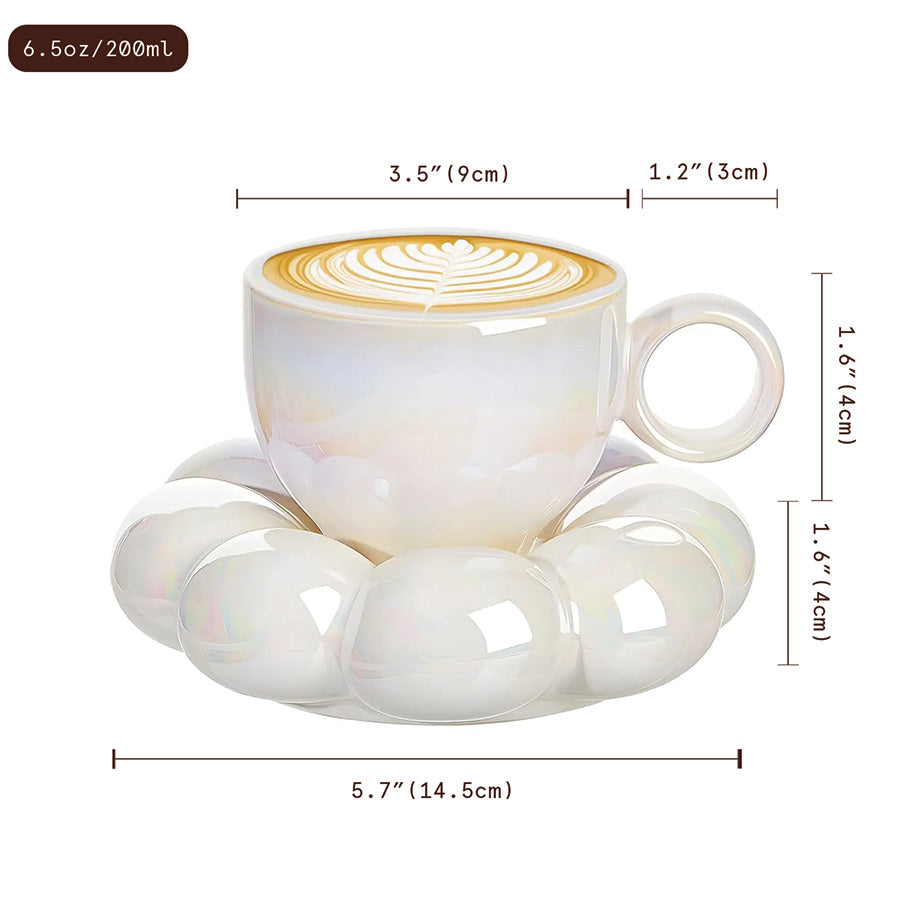 Elegant solsikkekop med blomsterprint perfekt til en smuk morgenmad