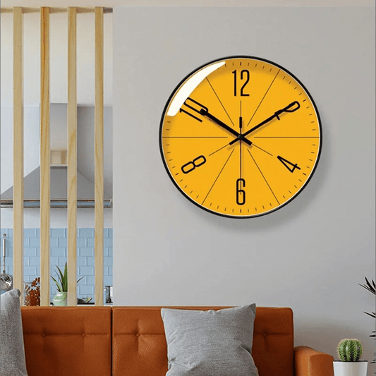 Marcia - Moderne vægur med slankt minimalistisk design