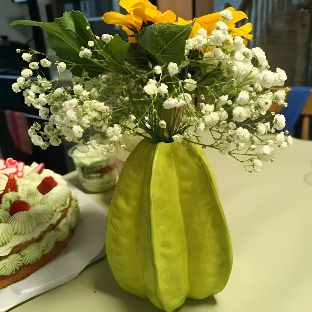 Nerithia - Håndlavet Keramisk Blomstervase i Elegant Stjernefrugtdesign