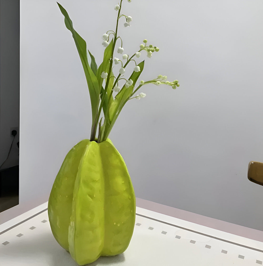 Nerithia - Håndlavet Keramisk Blomstervase i Elegant Stjernefrugtdesign