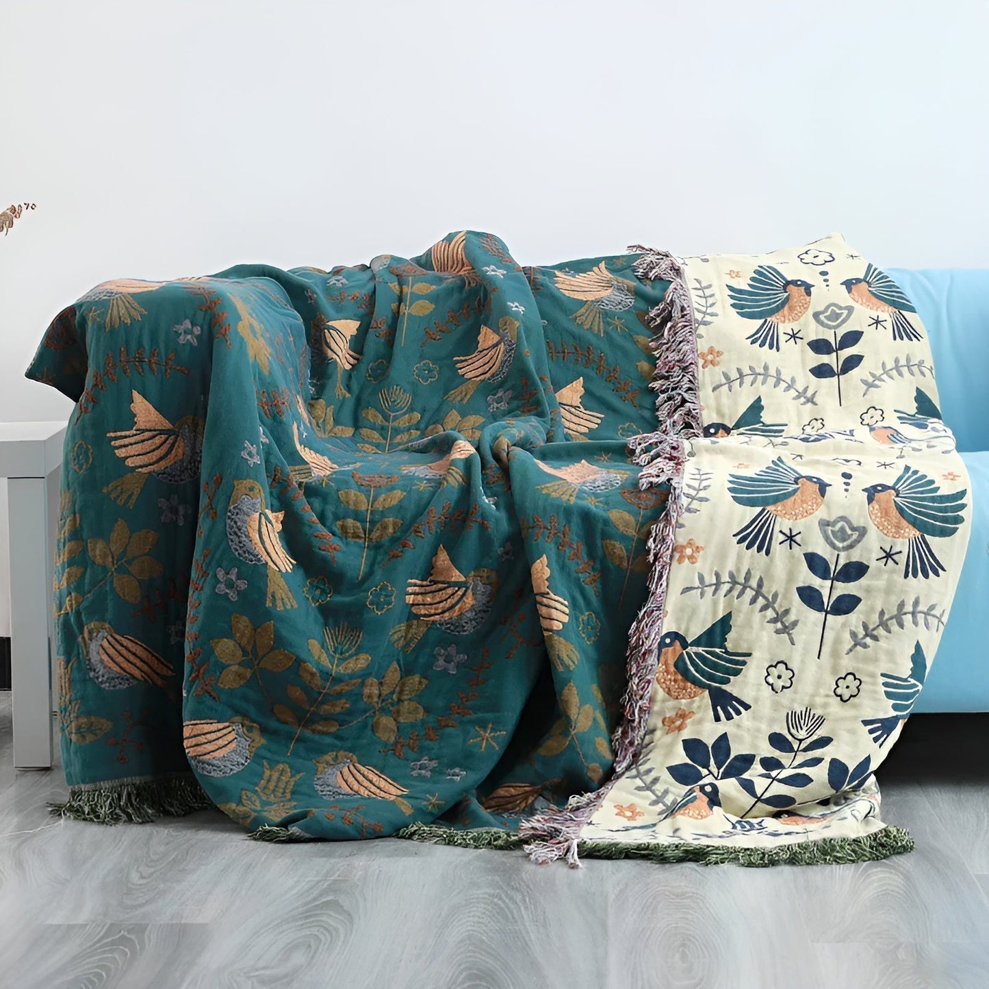 Vendbar bomuldsplaid med blomst- og fuglemønster – Grøn Sleepy Choice i 150x200 cm eller 200x230 cm