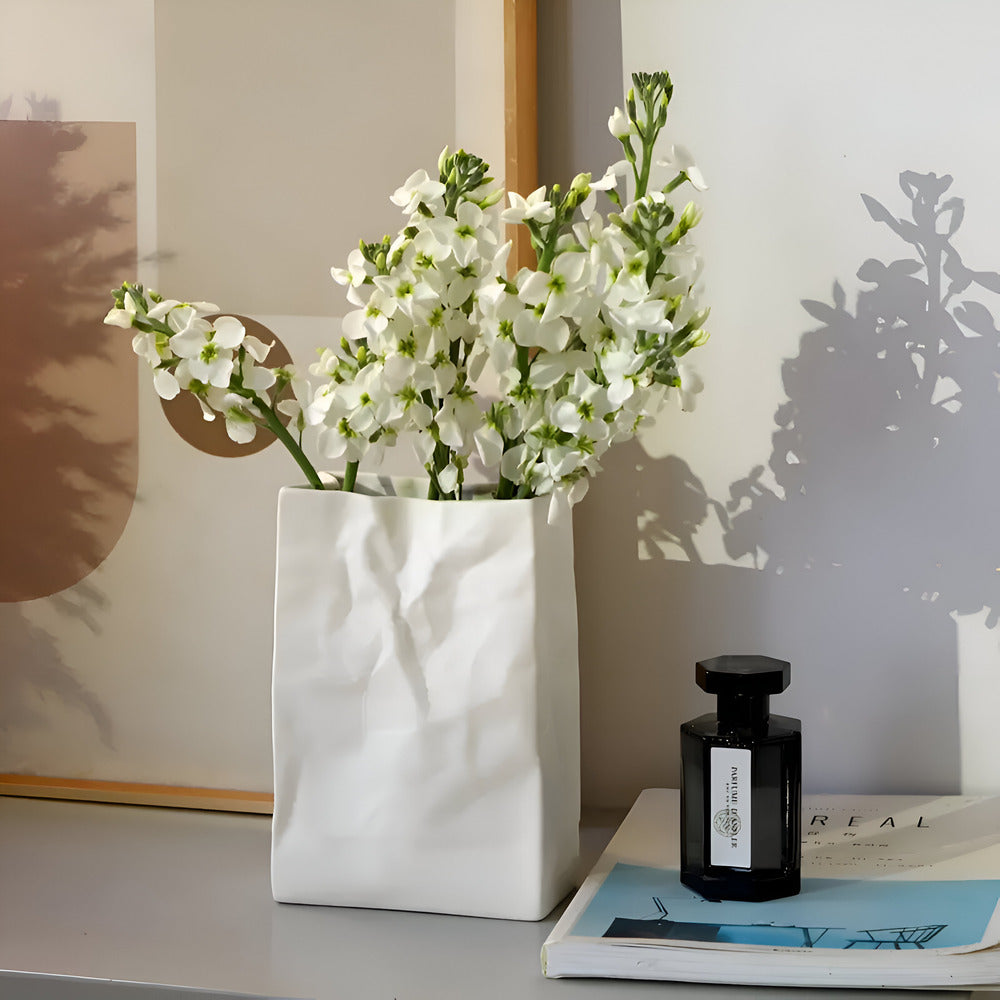 Celorie - Stilfuld Moderne Keramisk Vase med Papirspose Design