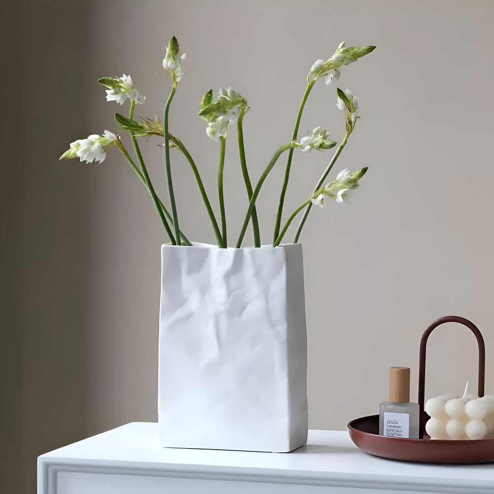 Celorie - Stilfuld Moderne Keramisk Vase med Papirspose Design