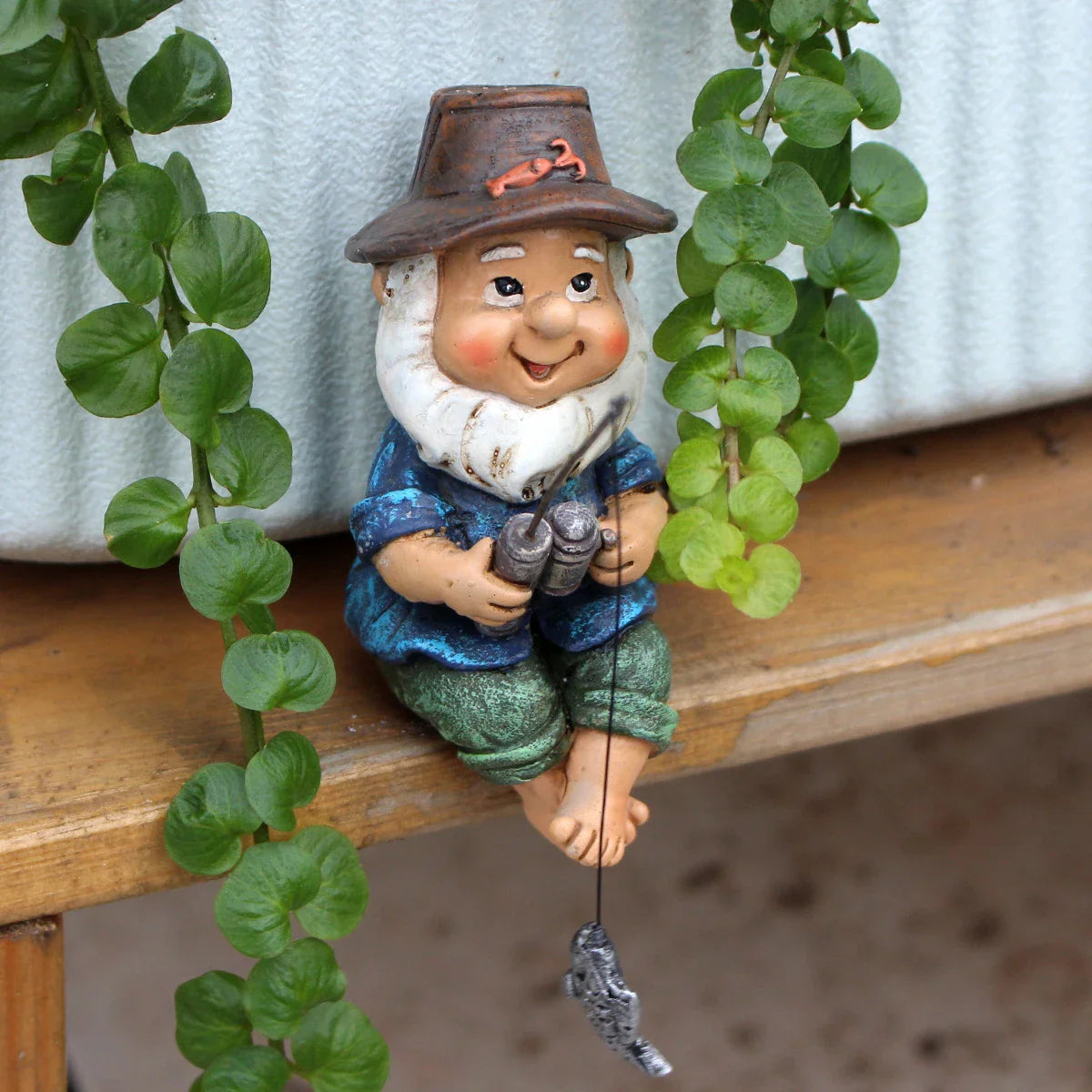 Thalia Forsvindende Nisse Harpiksfigur - Perfekt til Skrivebord og Borddekoration