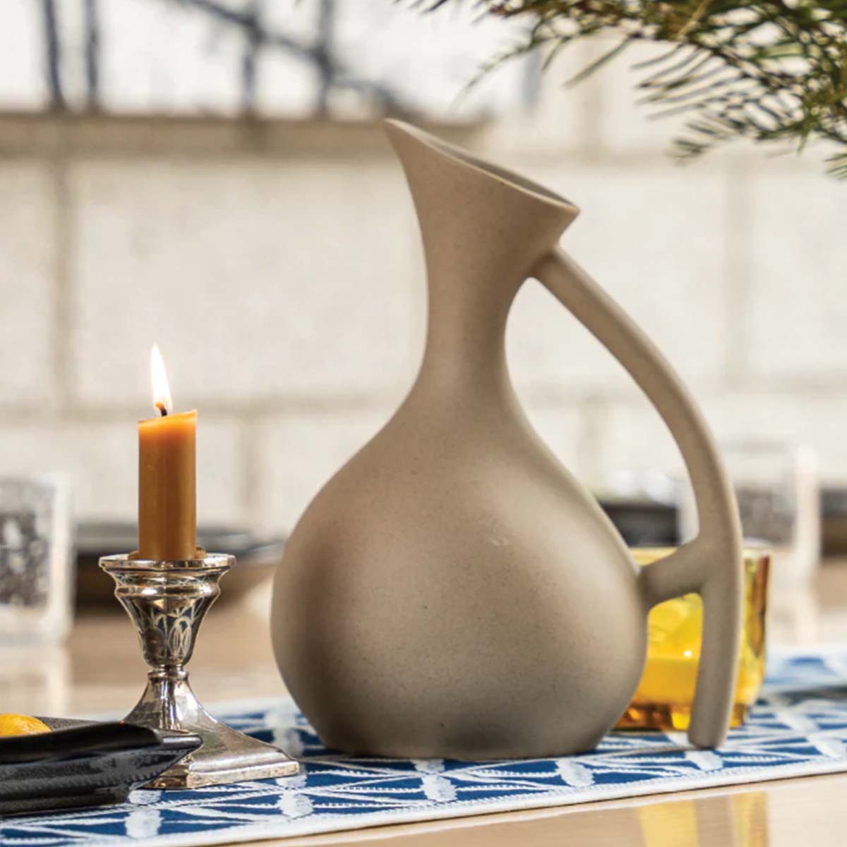Håndlavede keramikkander | Elegant og naturligt drikkebordservice