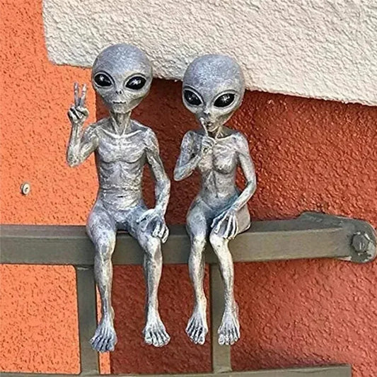 Aethra - Mystisk fremmedharpiksbillede med UFO til unik havedekoration